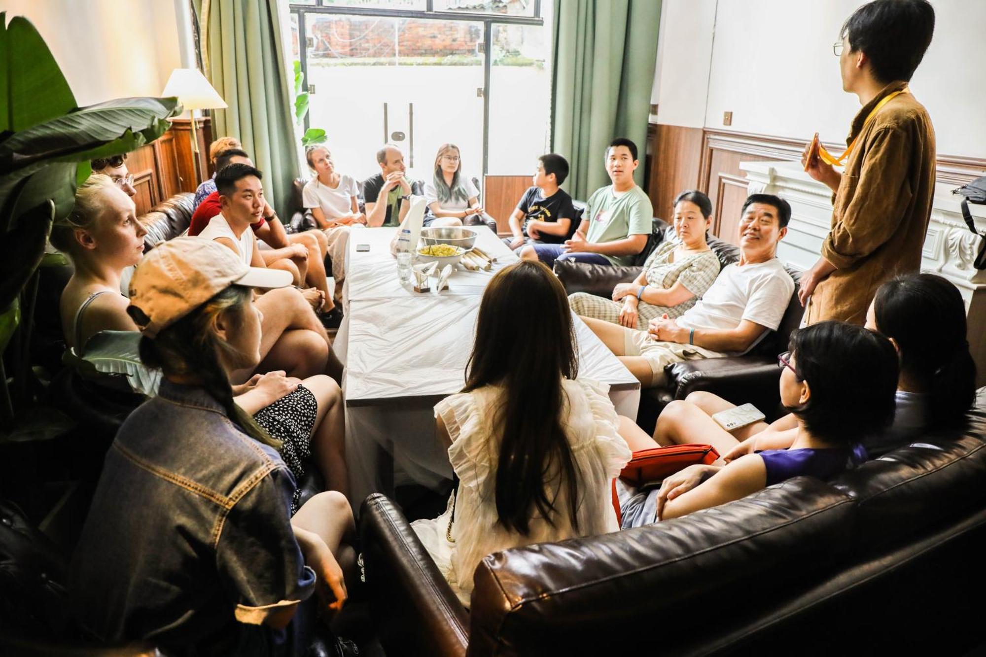 Sonderia Lazybones Hostel- Wenshu Temple Side, Chill Hostel With All-Day Brunch, Travel Agency In English & Local Bar Vibes 成都 エクステリア 写真