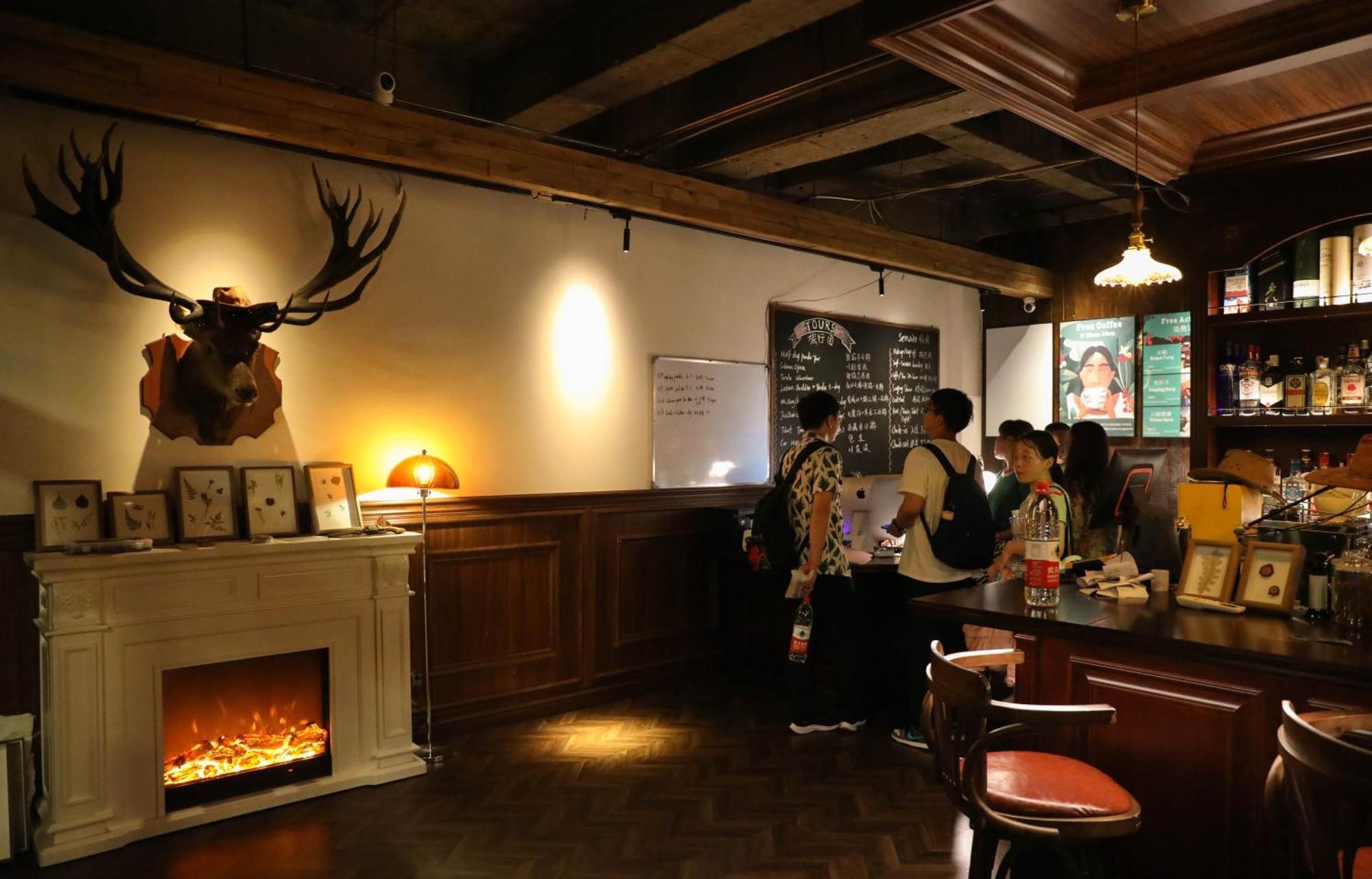 Sonderia Lazybones Hostel- Wenshu Temple Side, Chill Hostel With All-Day Brunch, Travel Agency In English & Local Bar Vibes 成都 エクステリア 写真