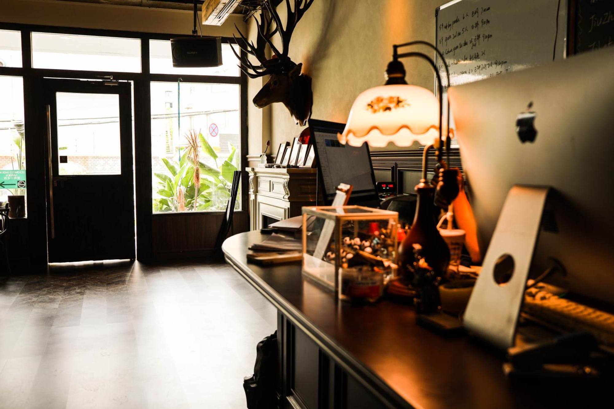 Sonderia Lazybones Hostel- Wenshu Temple Side, Chill Hostel With All-Day Brunch, Travel Agency In English & Local Bar Vibes 成都 エクステリア 写真