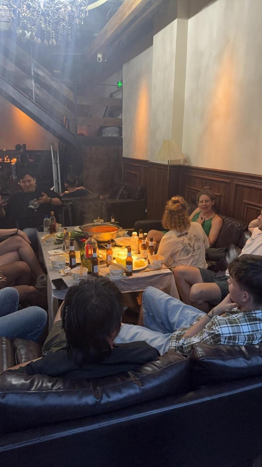 Sonderia Lazybones Hostel- Wenshu Temple Side, Chill Hostel With All-Day Brunch, Travel Agency In English & Local Bar Vibes 成都 エクステリア 写真